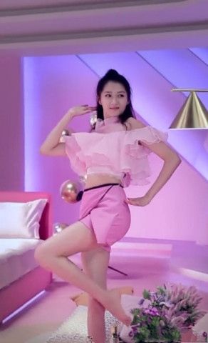 关晓彤|关晓彤拍摄“卫生巾”广告，未修图照曝光，网友：这太撩人了