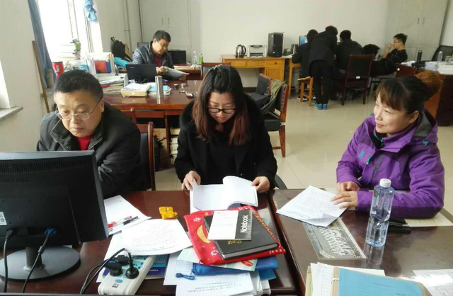 雪落无尘谈|禁止教师休“寒暑假”，朝九晚五按时上班？老师们的反应让人意外