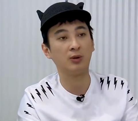 王思聪|团购丢人吗？王思聪直言自己从来没团购过，翘二郎腿说这话暴三观