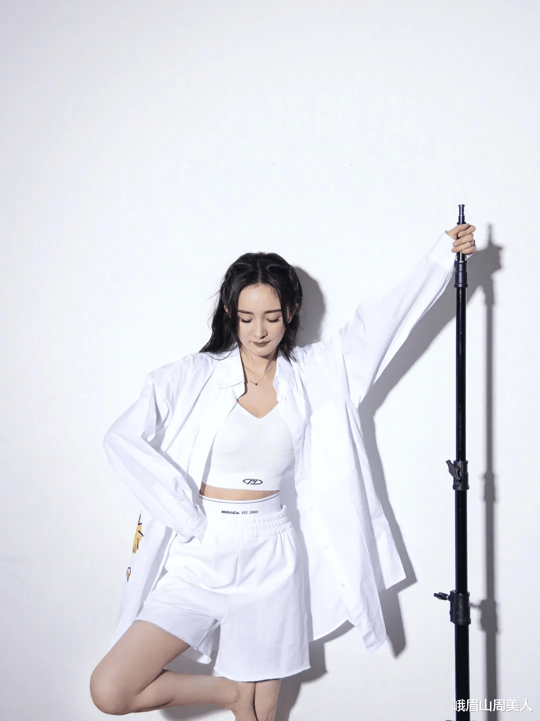 峨眉山周美人|别只会穿中性风了！今夏流行“运动风”，时髦舒适，关键还显瘦