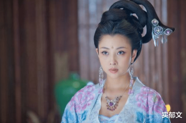 实郁文 出道17年,殷桃的嘴为什么一直是破的?采访中本人亲自说出真相