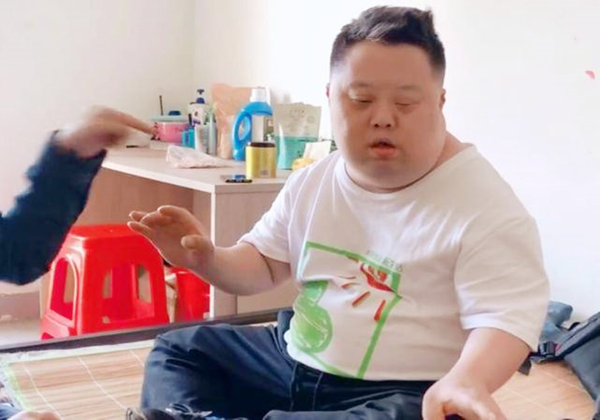 卢靖姗|还记得“天才指挥家”舟舟，如今的窘境让人唏嘘，只能艰难度日