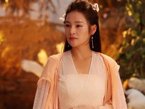 杜俊泽|网大“烂片”再多一部，开局“洗澡”博眼球，剧情尴尬索然无味