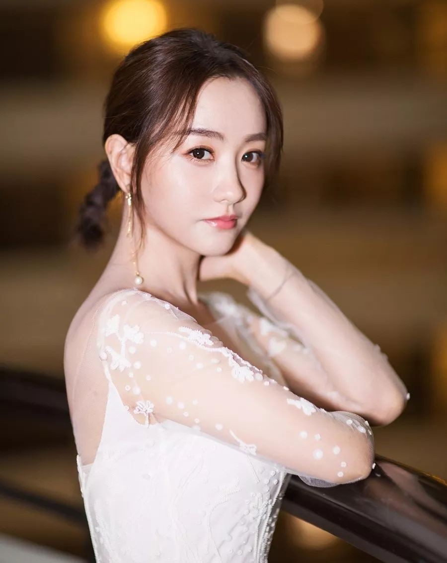 杨蓉|佛系演员杨蓉：不炒绯闻、不陪酒，40岁在家吃斋念佛，没有男友也幸福