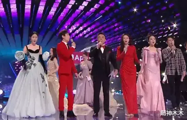 何炅|湖南台新主持跨年亮相即翻车，找不到镜头不会接话，何炅都带不动