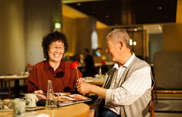 齐姐育儿|“丁克一时爽，一直丁克一直爽？”人到晚年后，更多的是凄凉