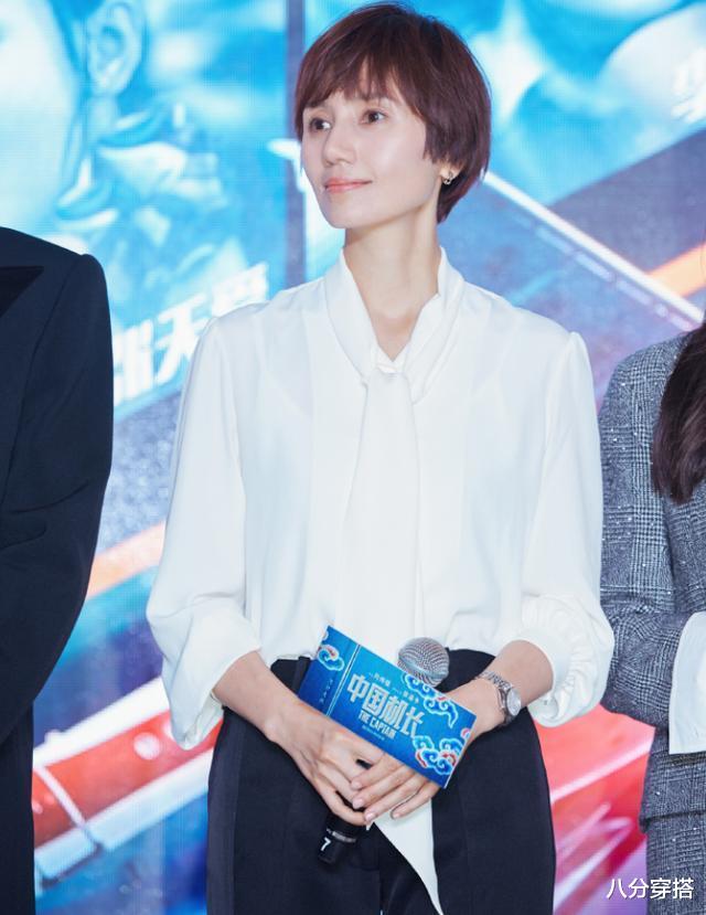 八分穿搭|袁泉随便穿穿都很美,一袭黑色连衣裙端庄稳重,成熟优雅又有气场