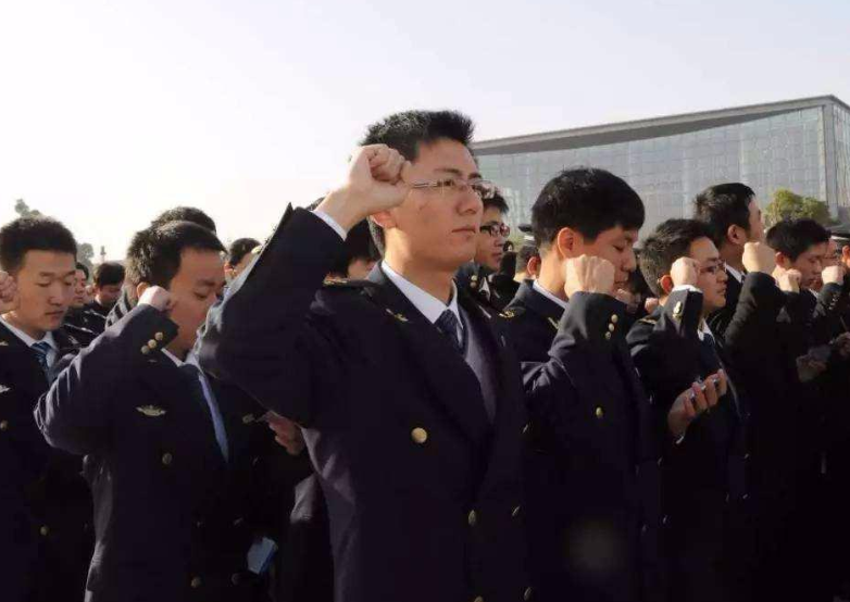 学霸|父母什么职业容易培养出学霸，工薪阶层成垫底，榜首在意料之中