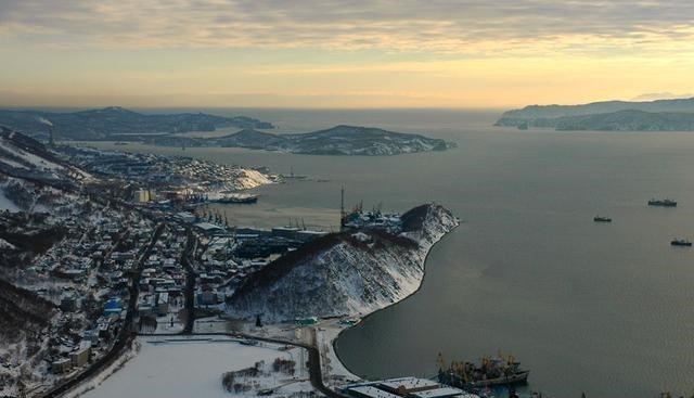 育儿心课堂|洲际导弹发射后，为什么可以经过他国上空，而又不会被击落？