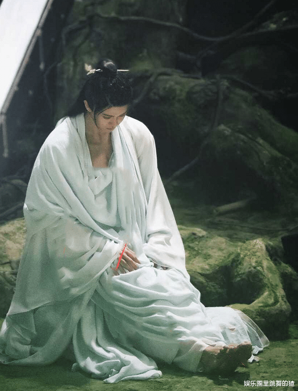 迪丽热巴|《驭鲛记》最新路透：任嘉伦鲛人造型太惊艳，迪丽热巴又美又飒