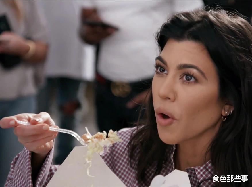 金·卡戴珊|卡戴珊姐妹都吃些什么？盘点美国超级网红卡戴珊姐妹的奇怪饮食法