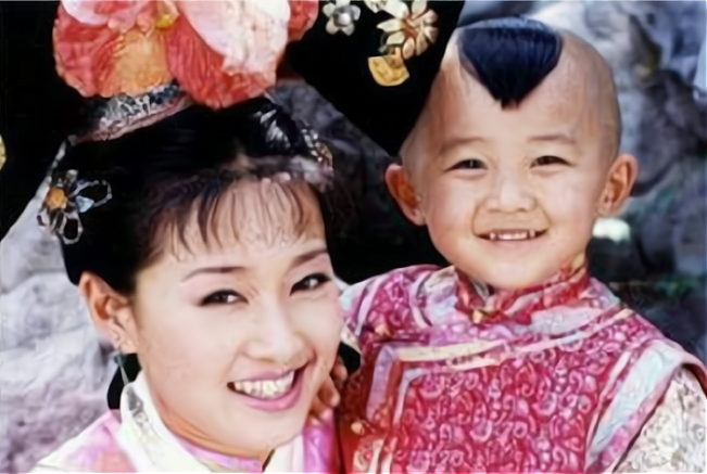 杨幂|还记得《还珠格格3》中的东儿吗？如今24岁却孩童模样，原因扎心