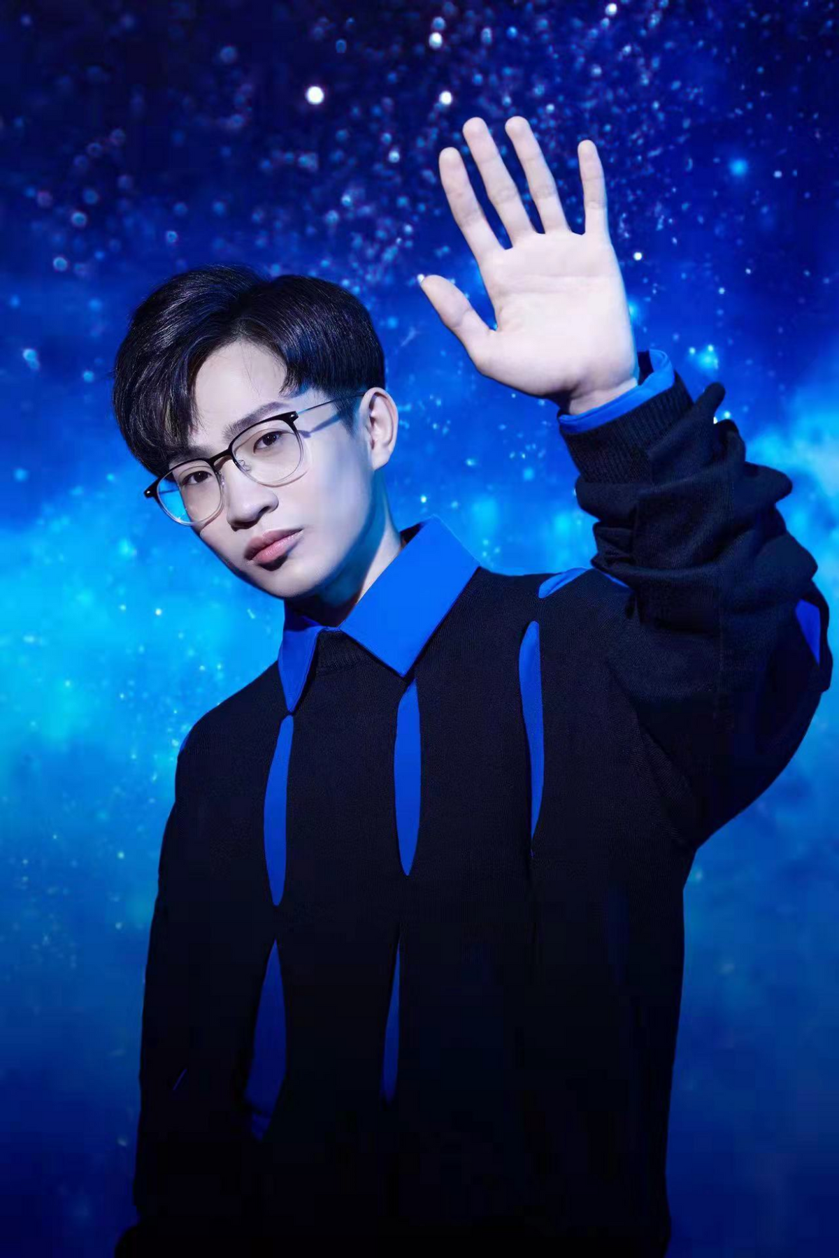 阿里巴巴|科技和时尚也能擦出火花?引领科技美学,荣耀60演绎科技时尚感