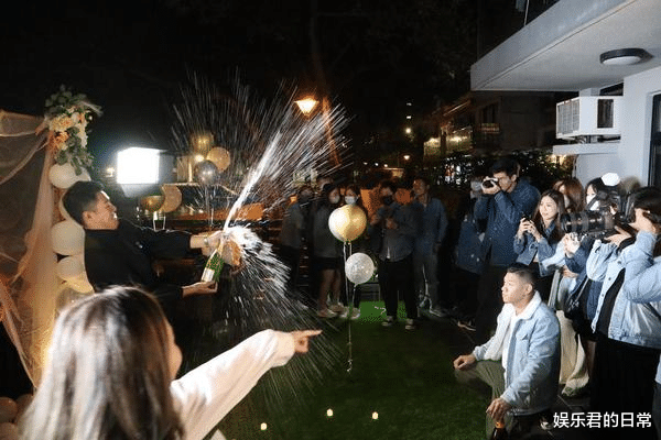 求婚|恭喜！TVB小生求婚成功，与女友相恋已5年，女方颜值超高不输明星