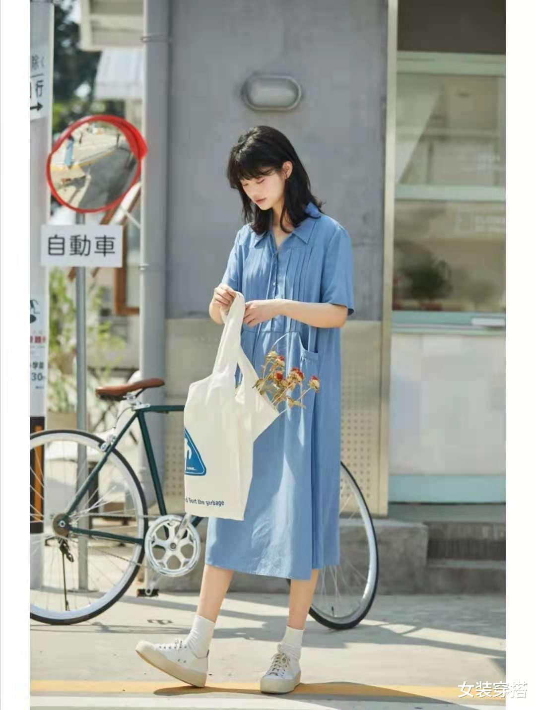 女装穿搭|蓝色连衣裙配什么鞋子好看