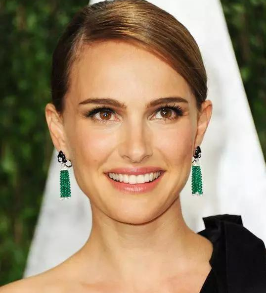 翡翠|外国人也爱翡翠，娜塔莉.波特曼直接戴去了好莱坞，出息了！