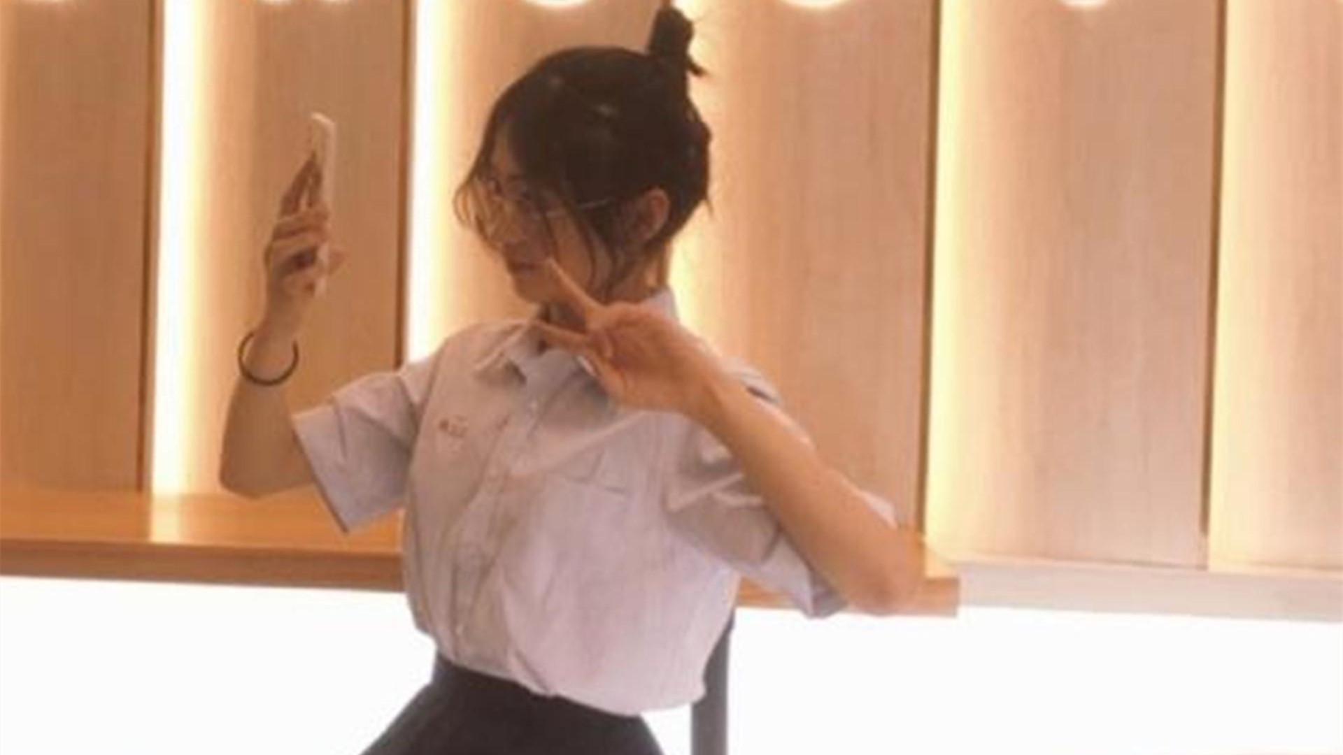 刘思瑶|当初火遍全网的满天星小姐姐长大了，成熟打扮宛若明星，这不比刘思瑶好看