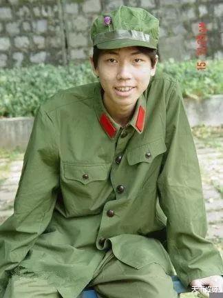 舞曲|“京圈老炮”冯小刚，搂范冰冰，捧吴亦凡，舔郑爽，他可曾后悔过