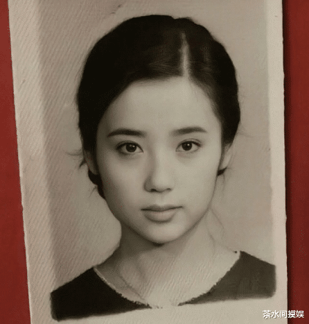 证件照|女星证件照对比：一半土气、一半和平时没差别，整没整容一目了然