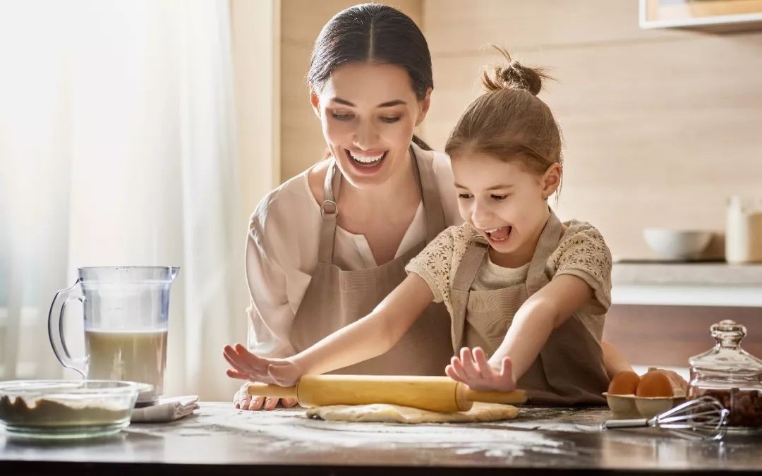 开心果妈妈育儿间|家有女孩,4个方面要和男孩一样养,未来能少走弯路家长别舍不得