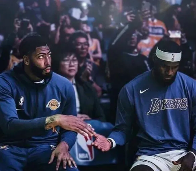 湖人隊|1年590萬，湖人鎖定休賽期第一簽！湖人三巨頭，他是詹姆斯迷弟