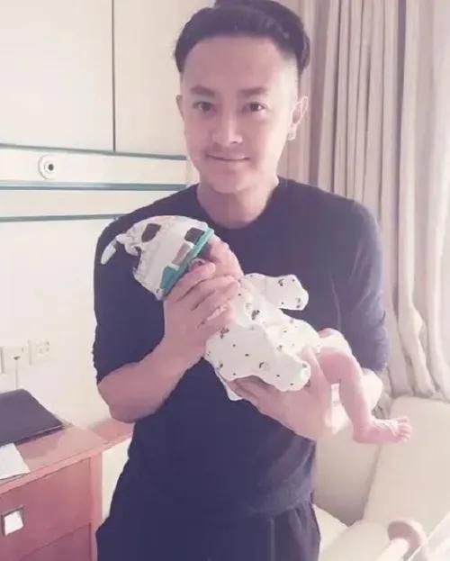 印小天|42岁的印小天，走到今天该怪谁呢？成于自己败于插刀门