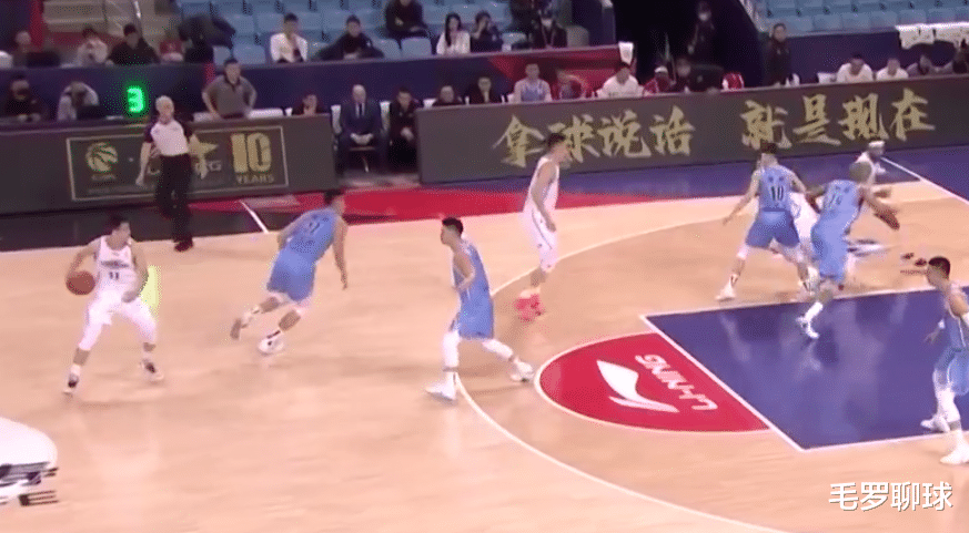 北京男篮|180秒连得10分，北京首钢10-0打崩辽宁，杨鸣发飙赵继伟独木难支