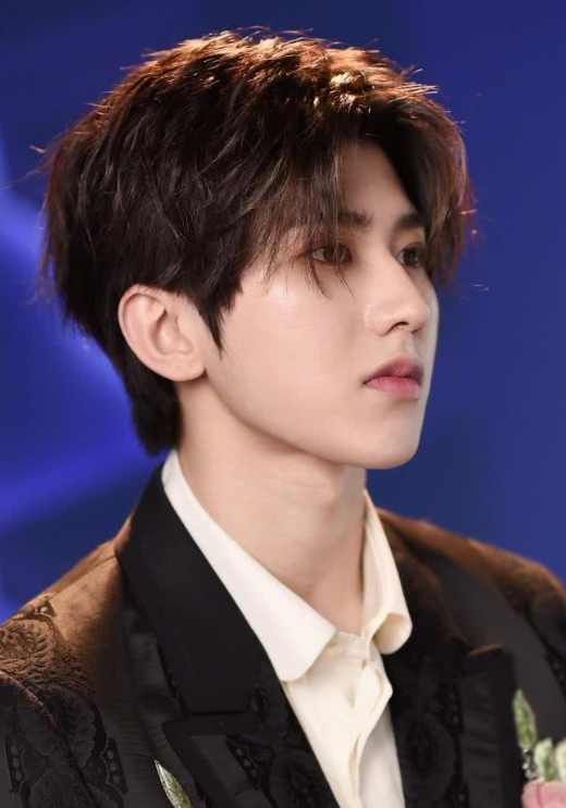 TFBOYS|超话活跃榜：TFBOYS仅1人流量过亿，榜首二字艺人数据断层