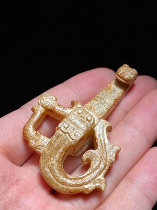 |战国 和田玉沁色 螭龙 玉钩 带钩 龙钩