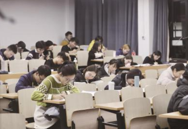 大学|高考分数仅能上“二本”，几类专业尽量别选，否则可能毕业就失业
