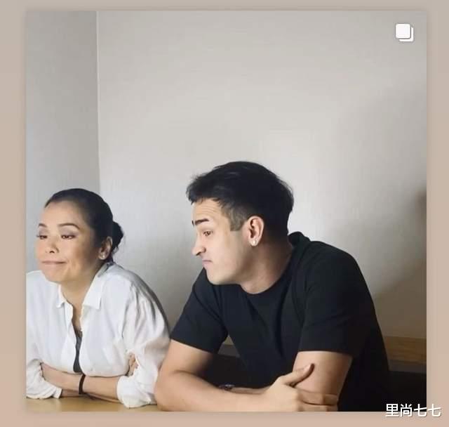 里尚七七|韦唯携幼子参加“中国歌唱”活动，为遮锃亮额头，发际线粉太夸张