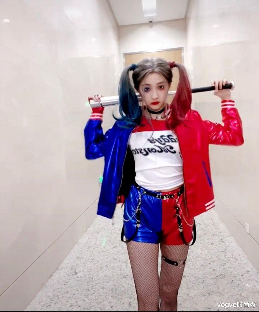 |关晓彤心血来潮cos小丑女，看到全身照，这身高真实存在？