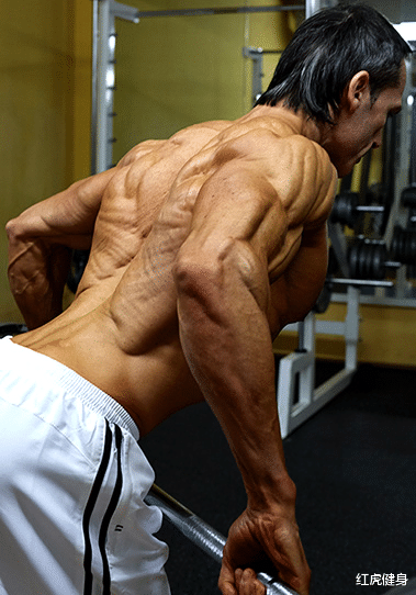 红虎健身|52岁的自然健美冠军，体脂率常年保持在6%以下，声称从不用药健身