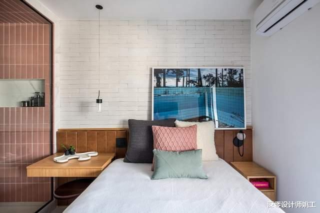 65㎡装得够聪明！靠窗打错层卡座，一边代替餐椅，另一边做桌面