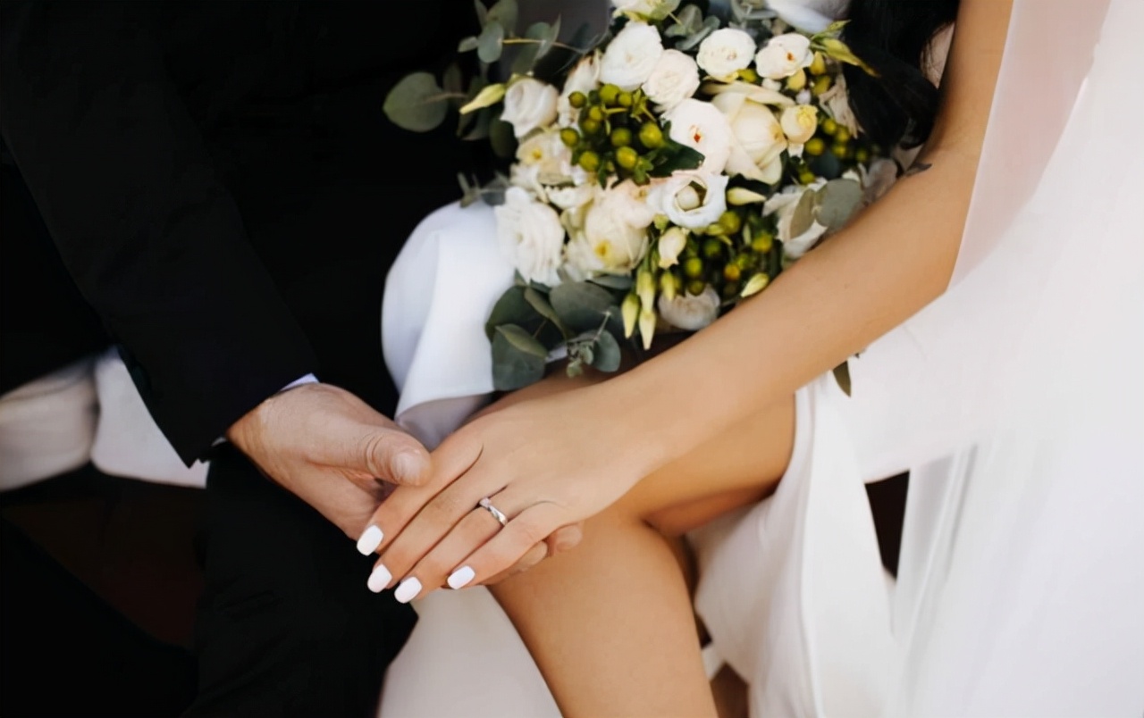 仲念念|女人把你当成了心上人,才会有的大胆举动:三个默许