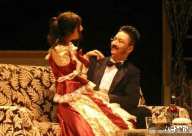 迪丽热巴|热巴堪称人间芭比！宫廷造型美出新高度，高糊画质中的颜值太绝了