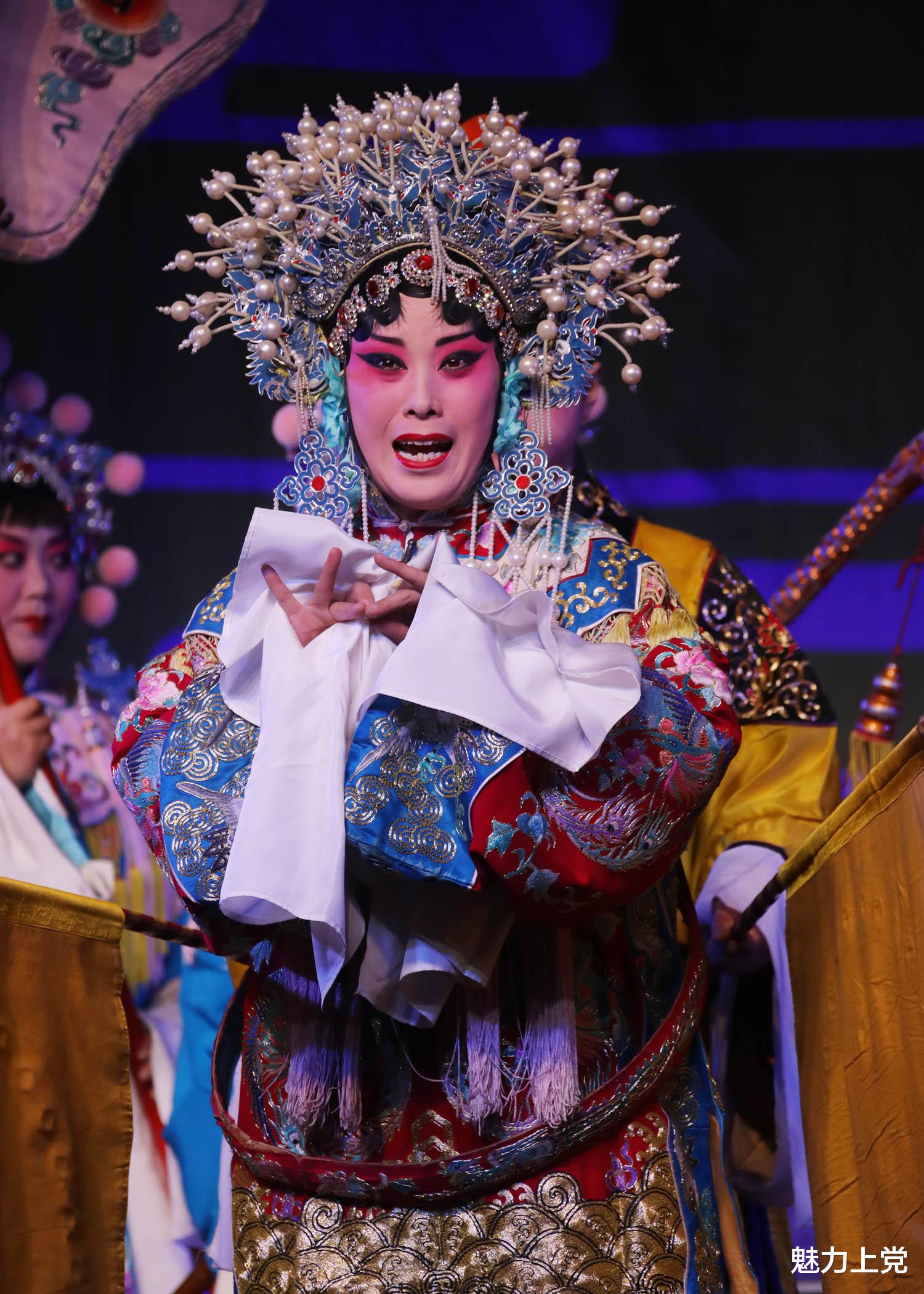 魅力上党 长治市上党梆子剧团走进潞州区屈家庄村惠民演出