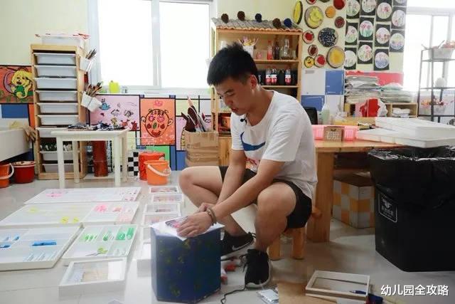幼儿园全攻略|幼儿园已成“女儿国”?年轻男老师寥寥无几,原因简单也很现实