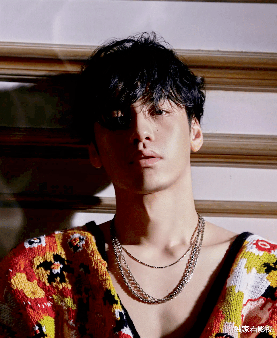 刘迦|刘迦在《披荆斩棘的哥哥》稳成团？长情的他与大13岁女友相恋10年