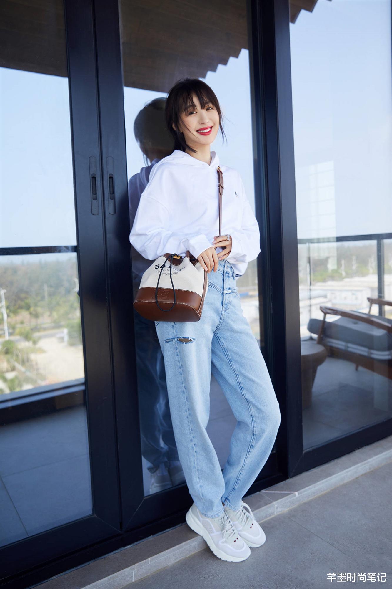 穿衣搭配|李菲儿公认的“铁刘海”,辨识非常高,袁冰妍也去模仿她的刘海?