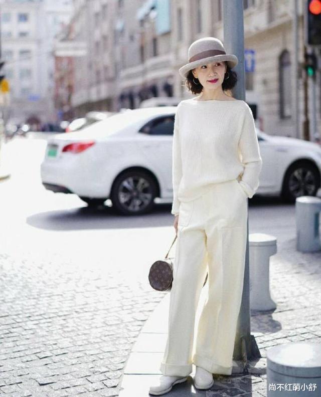 尚不红萌小舒 三木妈妈的冬装告诉我们：“奔60又如何，懂穿搭一样是时髦人”