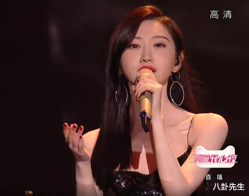 张彬彬|湖南卫视开心夜：金晨鼻子瞩目，TWINS造型拖后腿