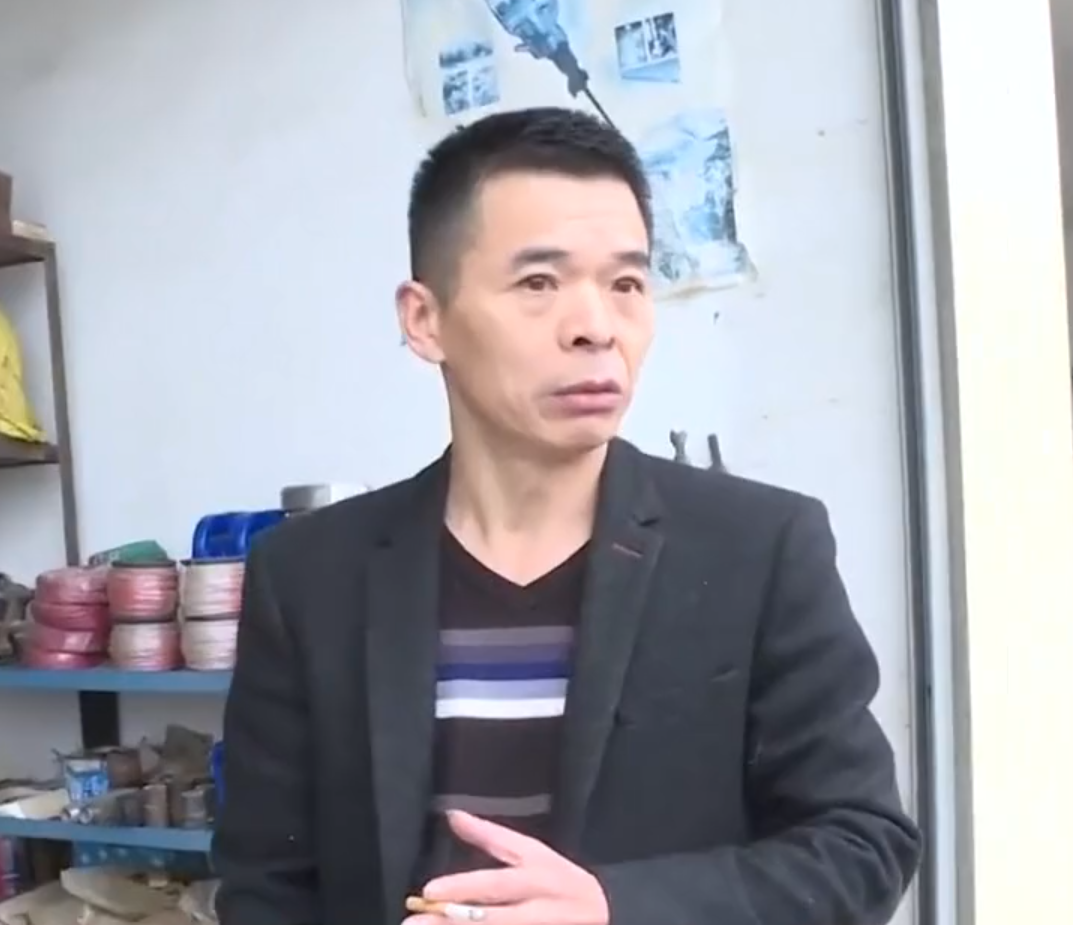 洪江男子离婚后带现任和前妻同住,前妻:住我的屋,花我的钱!