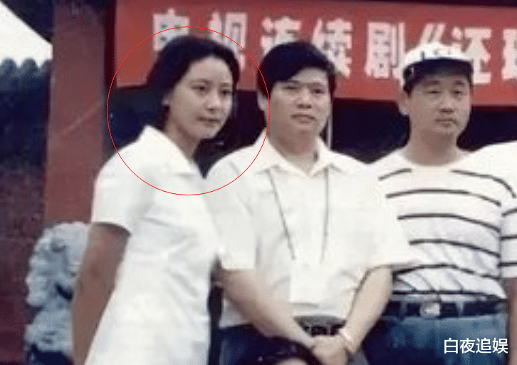 还珠格格|《还珠格格》开播23年，开机旧照流出，最左边的女演员颜值被热议