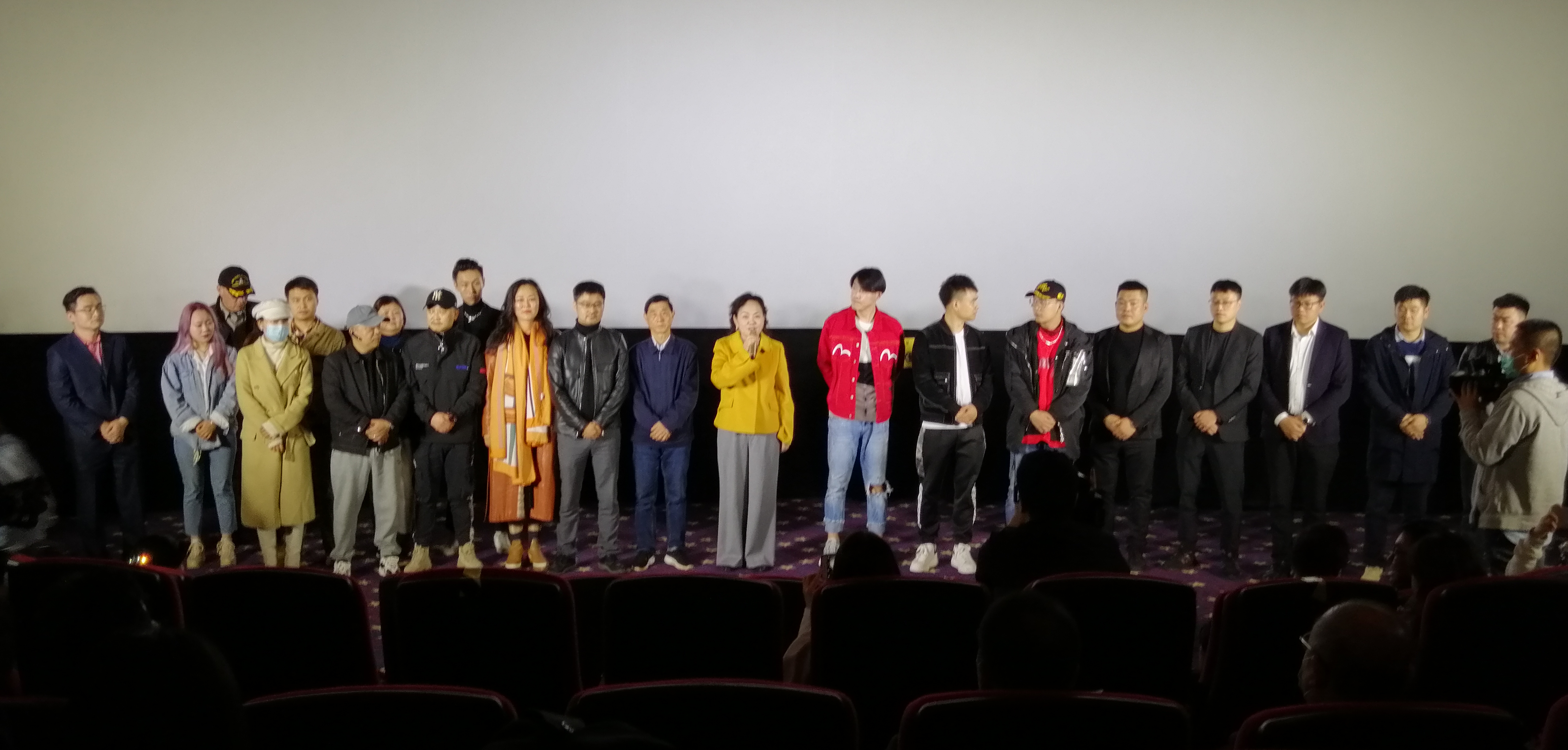 沫言 陕西扶贫电影《雏凤新声》4月2日在西安举行首映仪式