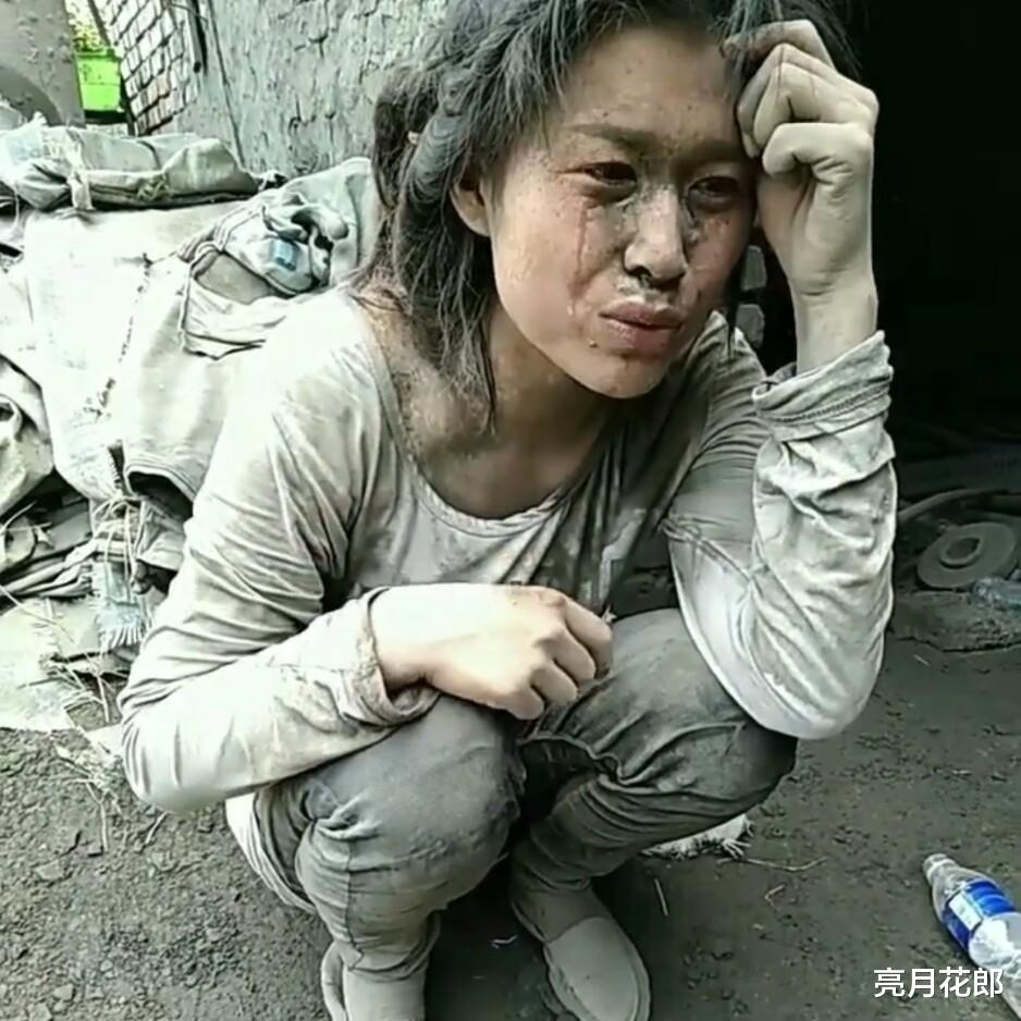 亮月花郎 还记得红极一时的“水泥姐”吗？被网友要求封杀，现在怎么样了？