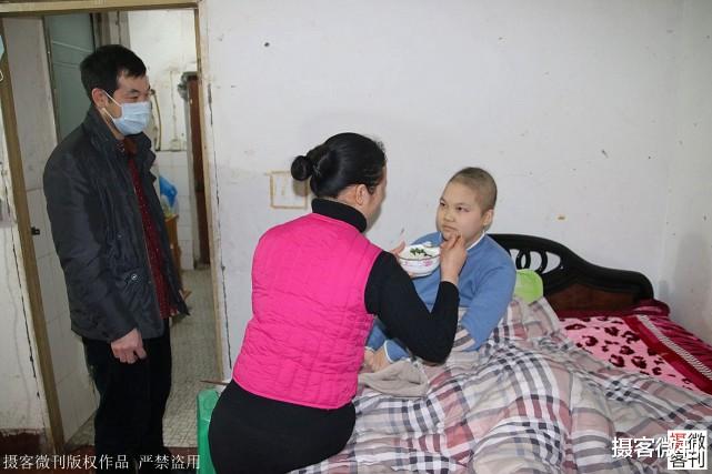 摄客微刊 13岁白血病少女看病花百万，眼中流出血泪：妈妈对不起，都怪我