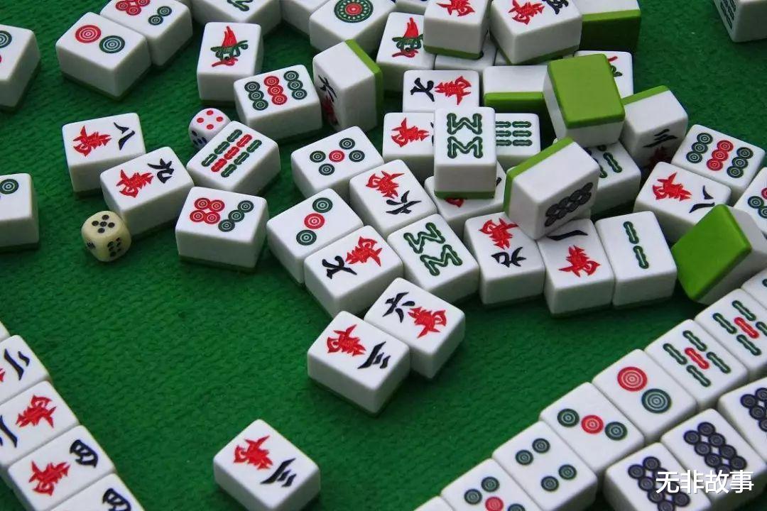 无非故事 孙大爷正打着麻将忽然想起一件事,招呼也不打就走了