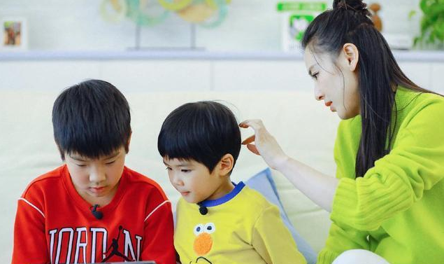 锦鲤祝福 杨子自我“检讨”称配不上老婆，黄圣依大哭，杨母：都怨你