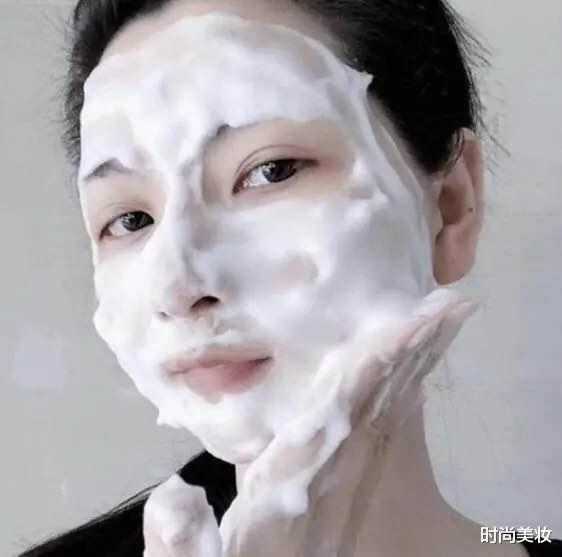 护肤|42岁李小冉皮肤白嫩自带“滤镜”，护肤秘诀大公开：几十块钱就够了